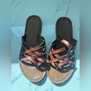 Universal Thread Brown Strappy Sandals SZ 9.5